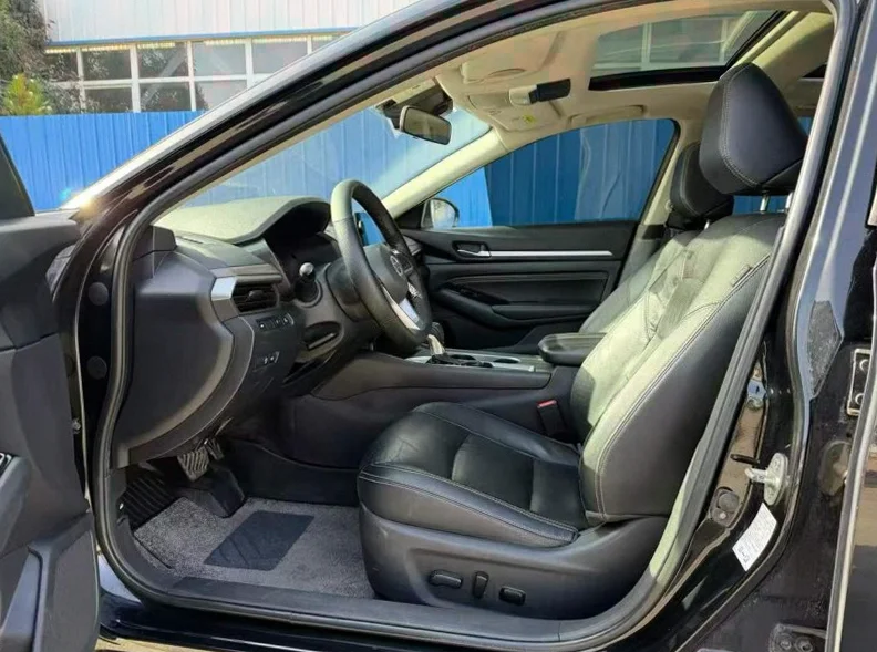 日产天籁 后面外观三