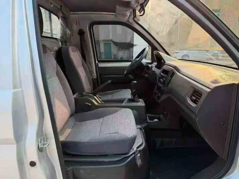 五菱汽车新卡 后面外观一