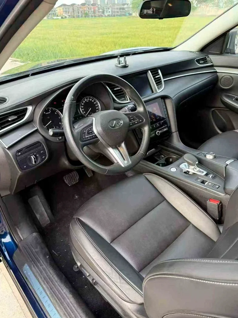 英菲尼迪QX50 内饰前排