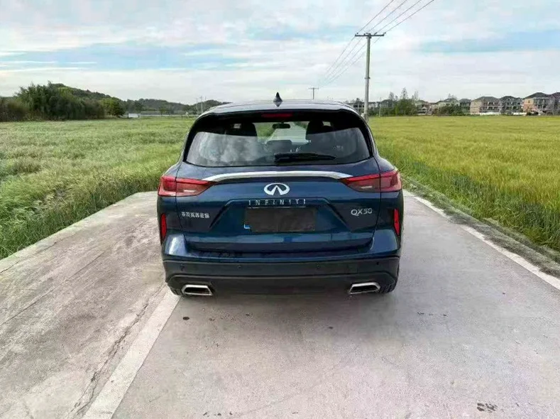 英菲尼迪QX50 后面外观三