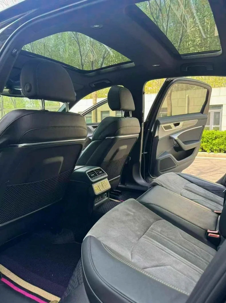 奥迪A6L 内饰前排