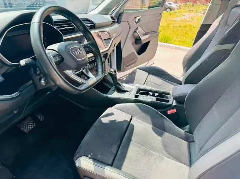 奥迪Q3 内饰后排