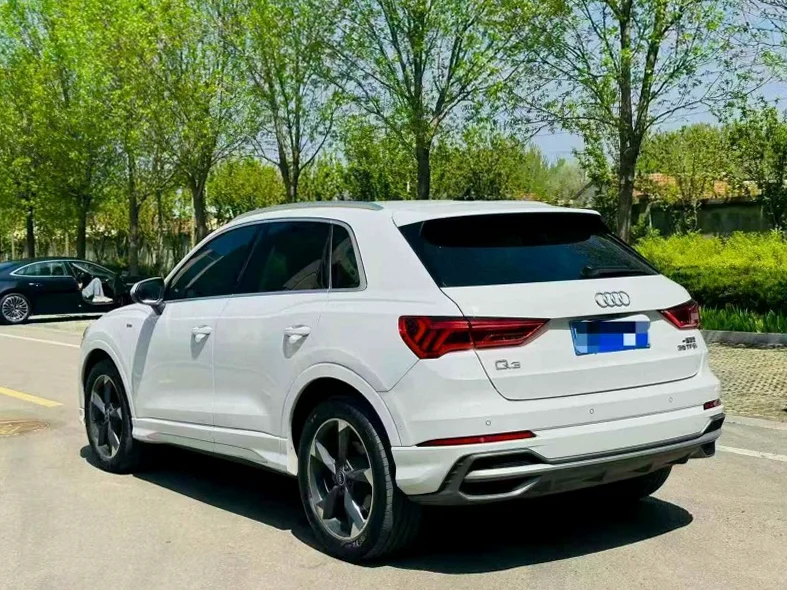 奥迪Q3 后面外观一