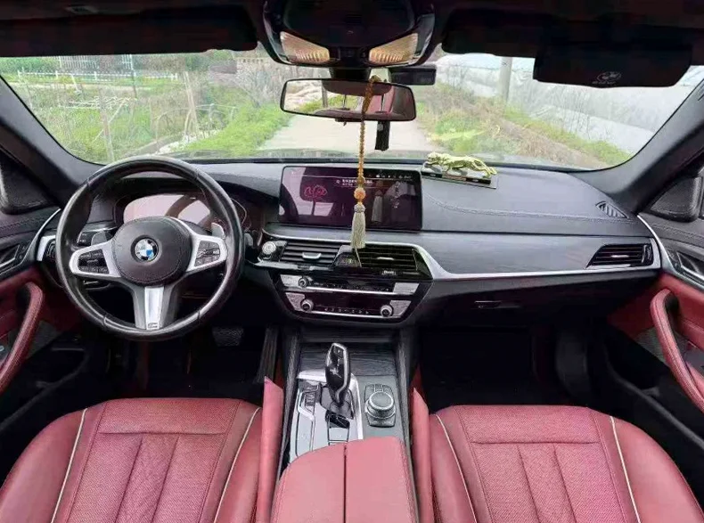 宝马5系 后面外观一