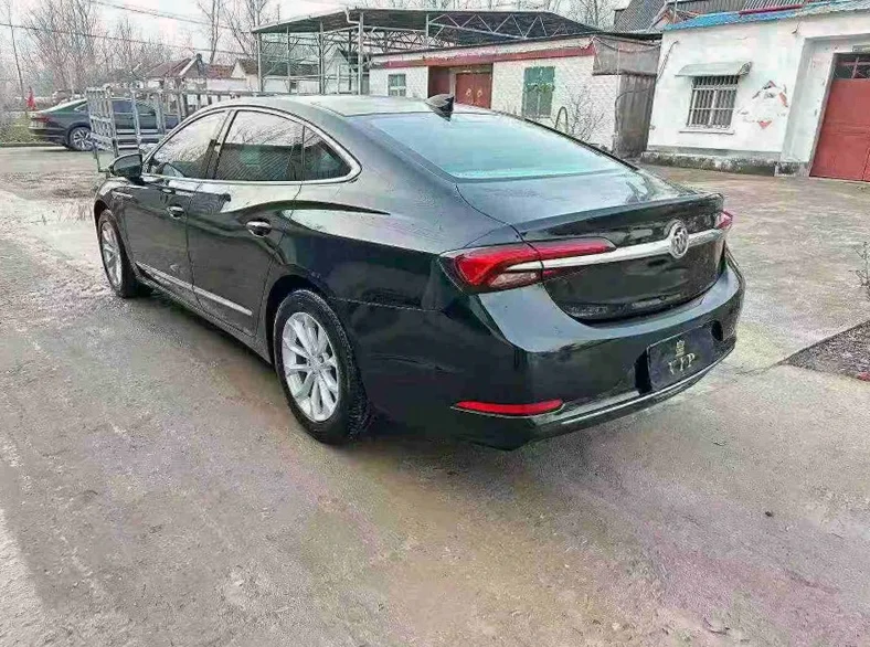 别克君越 后面外观一