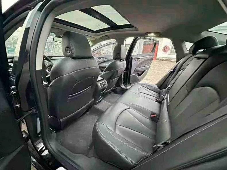 别克君越 内饰后排