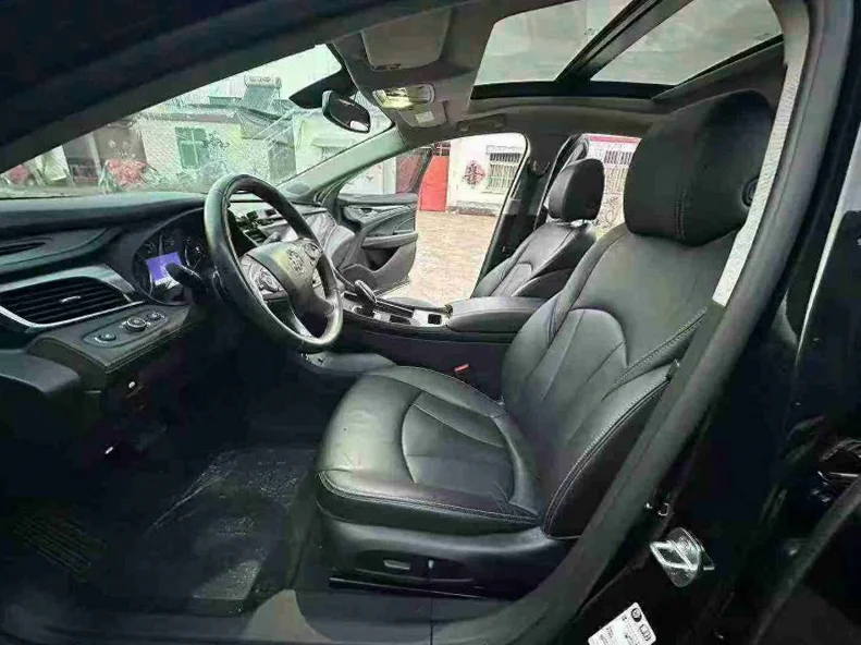 别克君越 后面外观二