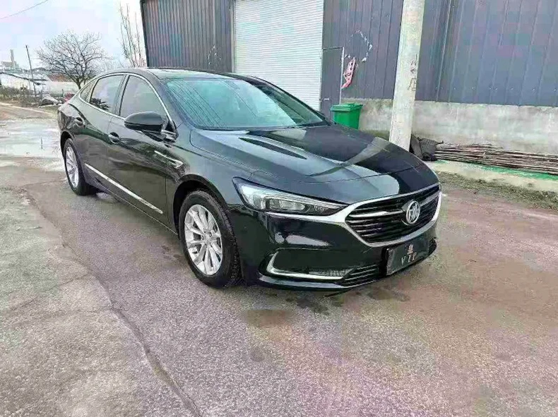 别克君越 正面外观二