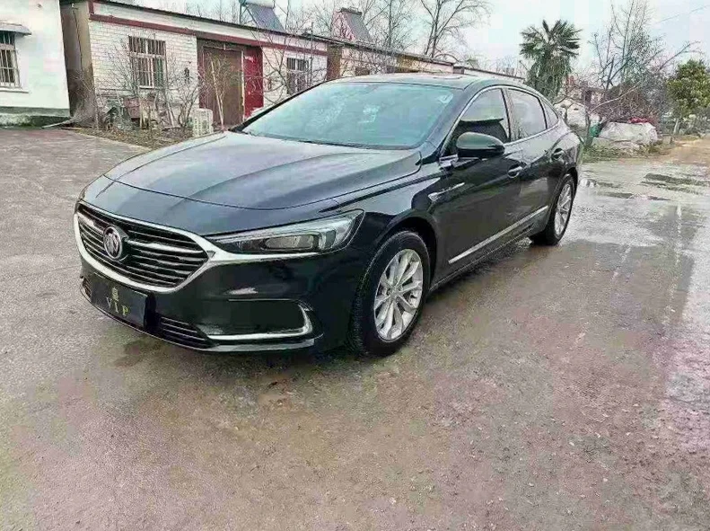 别克君越 正面外观三