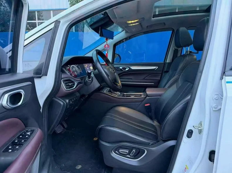 传祺M6 正面外观二