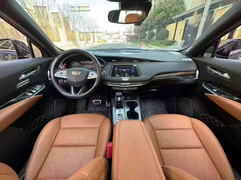 凯迪拉克XT4 内饰前排
