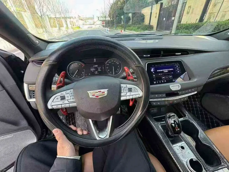 凯迪拉克XT4 后面外观一