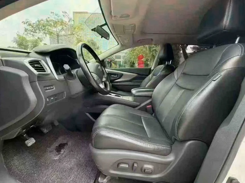 日产楼兰 后面外观一