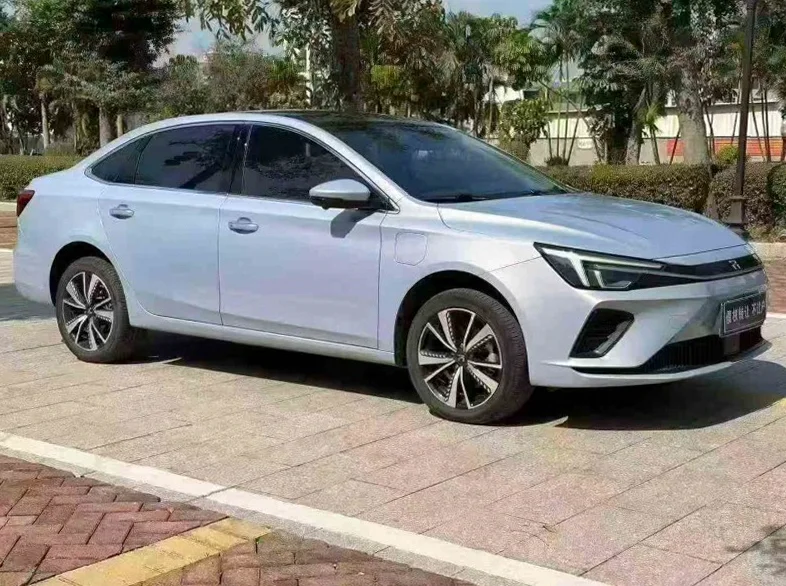 上汽集团飞凡ER6 正面外观二