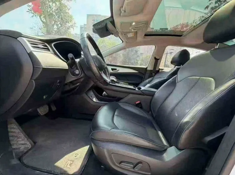 上汽集团飞凡ER6 后面外观一