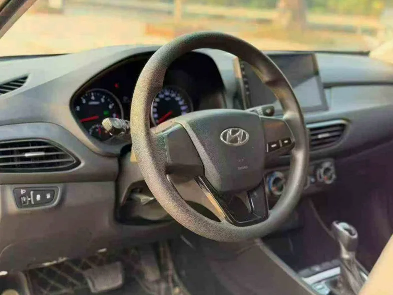 现代悦动 后面外观一