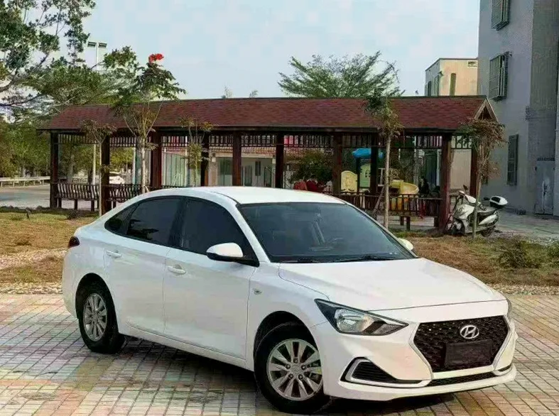 现代悦动 正面外观二