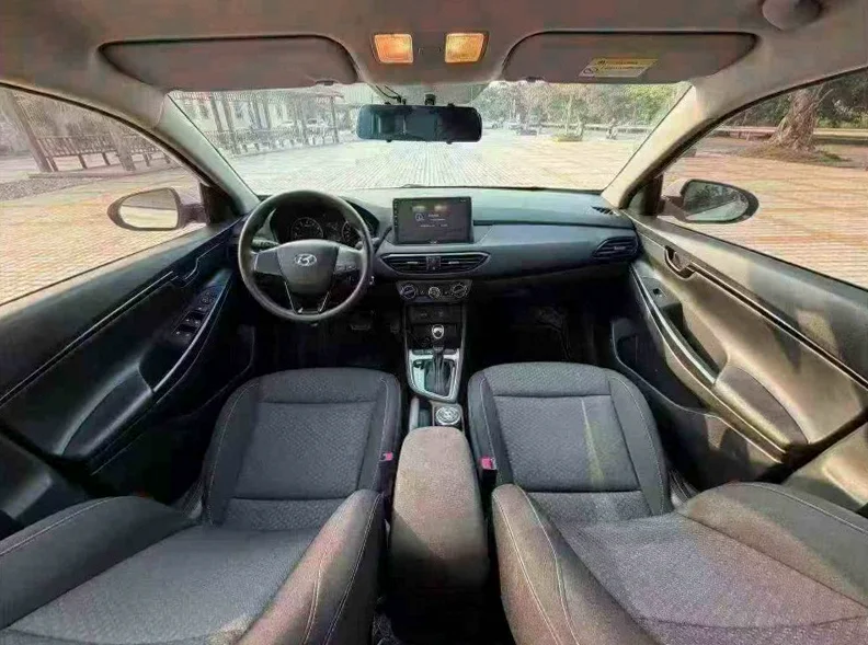 现代悦动 内饰后排