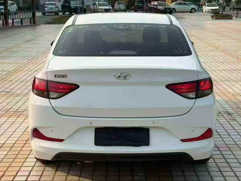 现代悦动 后面外观三