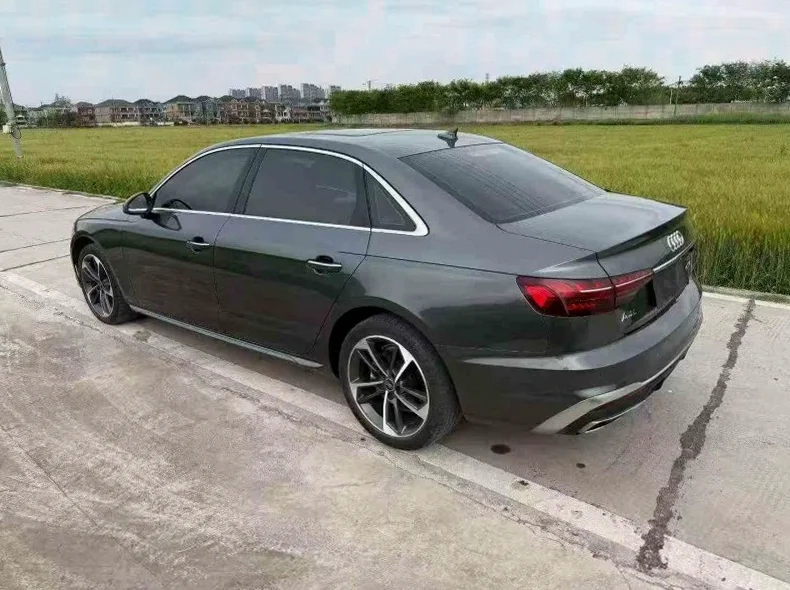 奥迪A4L 内饰后排