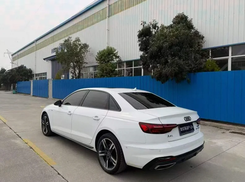 奥迪A4L 内饰后排