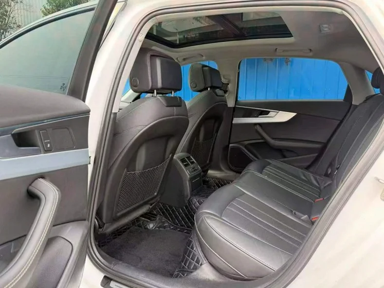 奥迪A4L 后面外观一