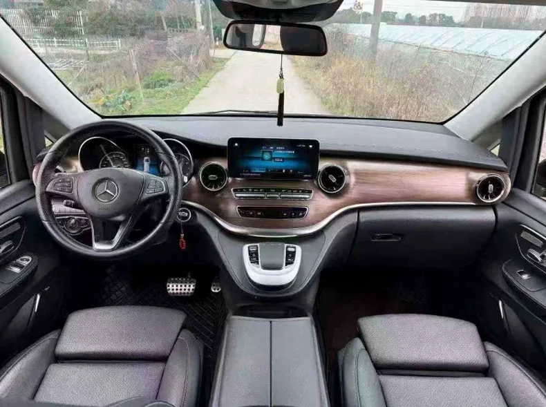 奔驰V 后面外观三