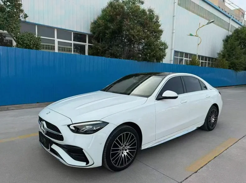 奔驰C 正面外观二