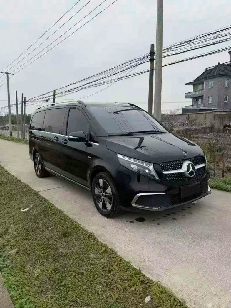 奔驰V 正面外观二