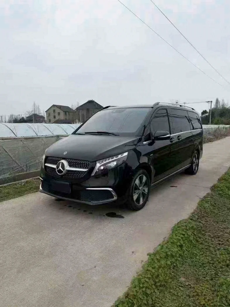 奔驰V 正面外观三