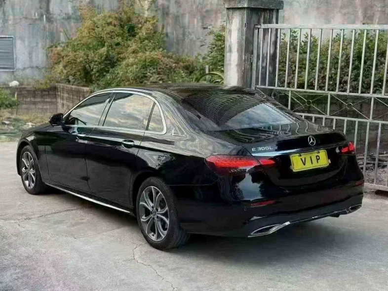 奔驰E 后面外观二