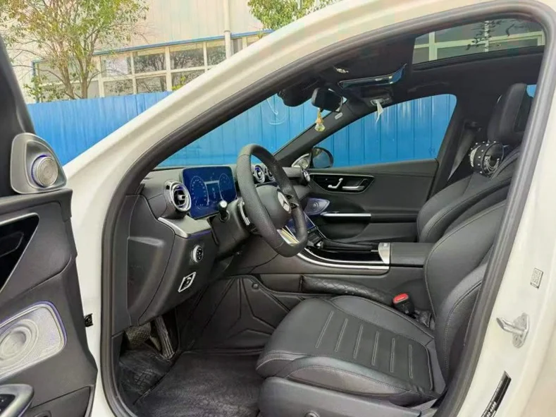 奔驰C 后面外观一