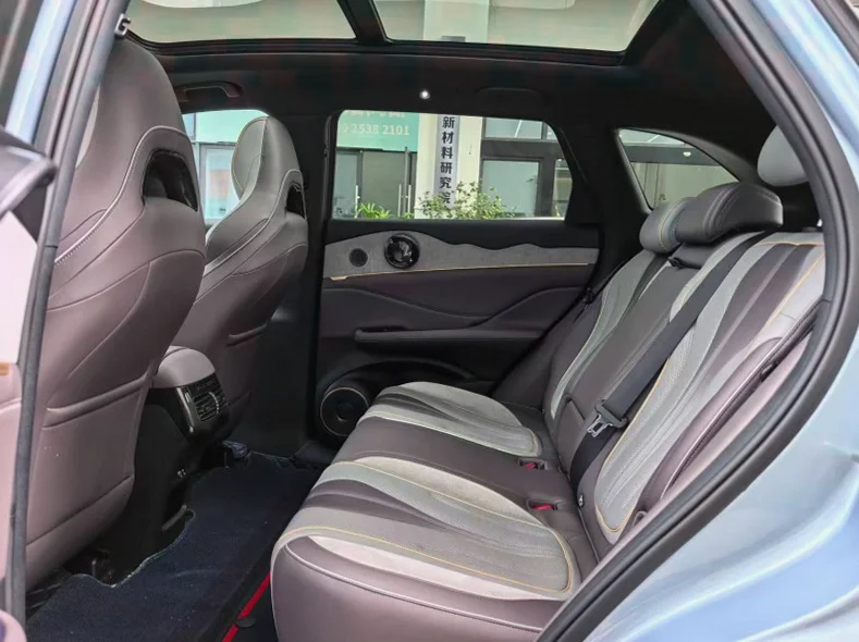 比亚迪驱逐舰 后面外观二