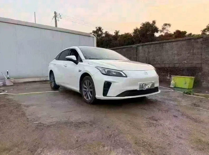 传祺埃安S 正面外观三