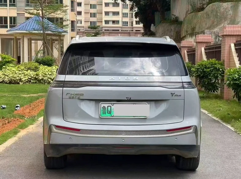 传祺埃安Y 后面外观一