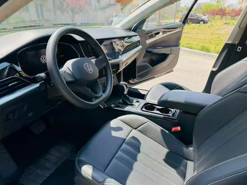 大众帕萨特 内饰后排