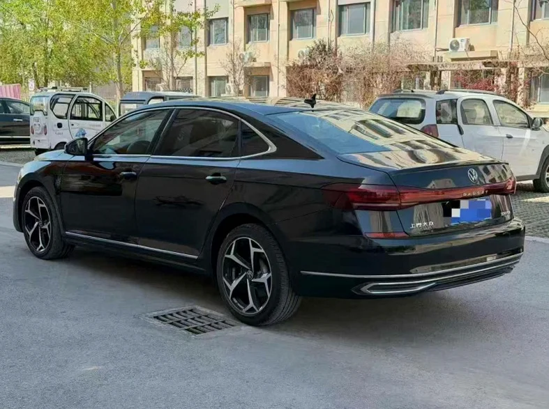 大众帕萨特 后面外观一