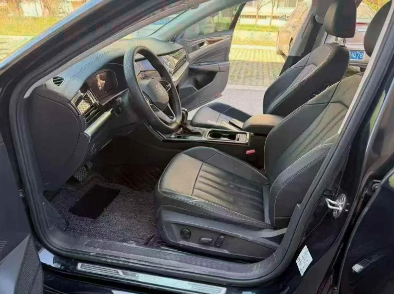 大众帕萨特 驾驶室