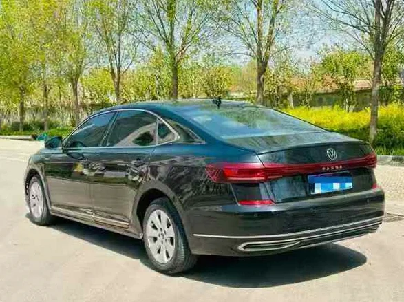大众帕萨特 后面外观一