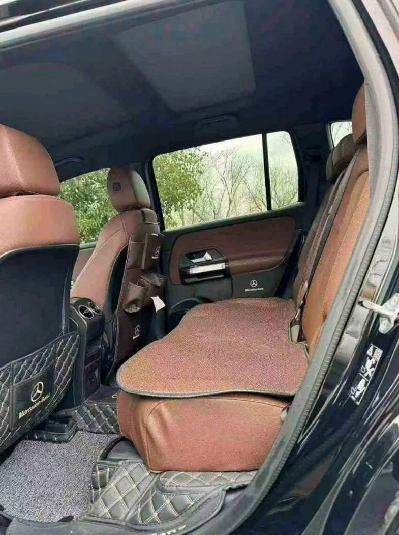 奔驰GLB 后面外观二