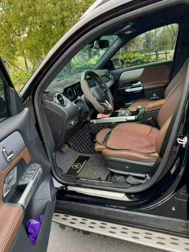 奔驰GLB 后面外观一