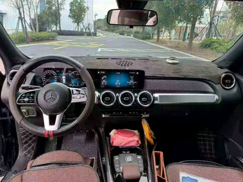 奔驰GLB 后面外观三