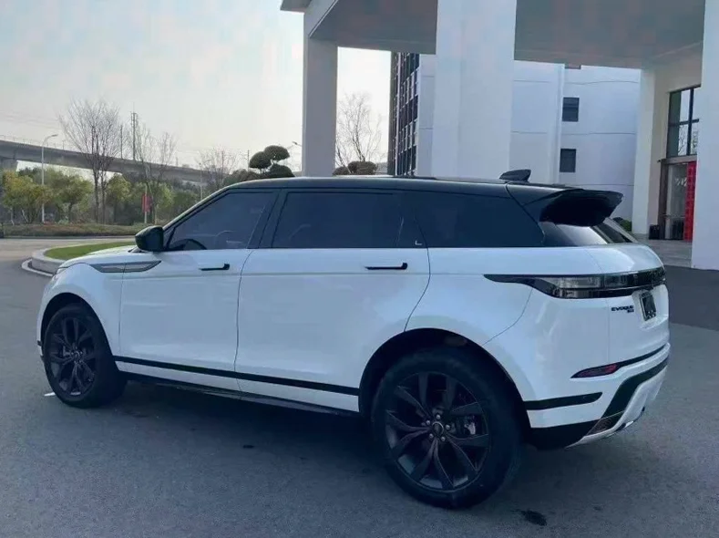 路虎极光 内饰后排