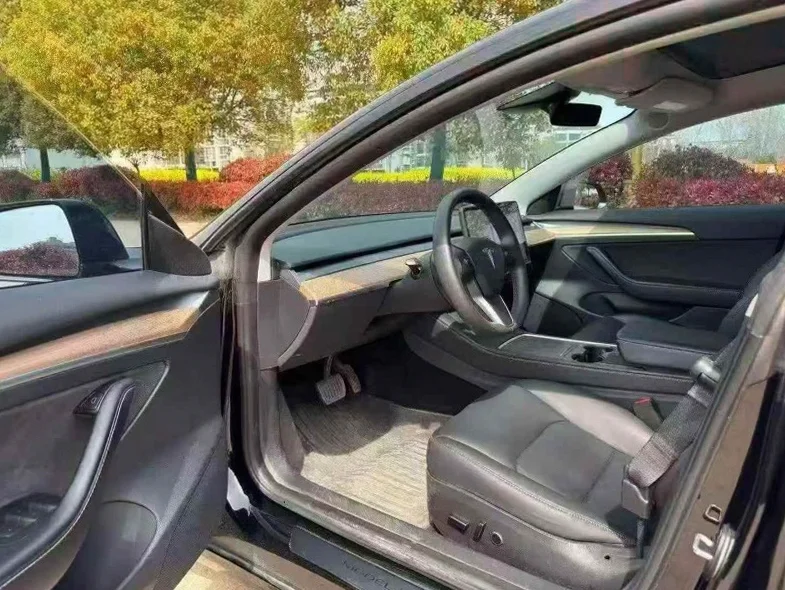 特斯拉MODEL 后面外观一