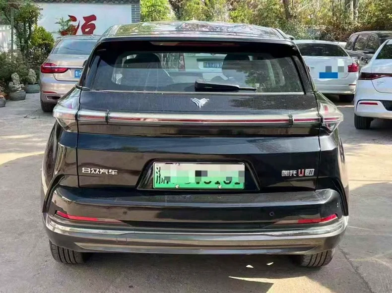 哪吒U 驾驶室