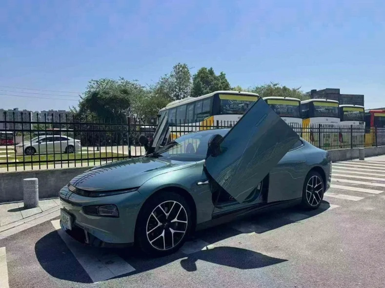 小鹏汽车p7 正面外观二