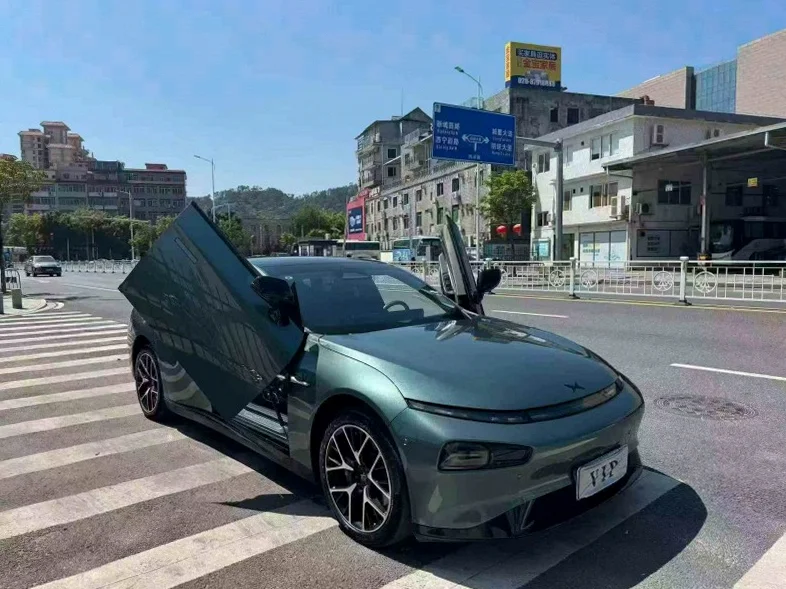 小鹏汽车p7 正面外观三