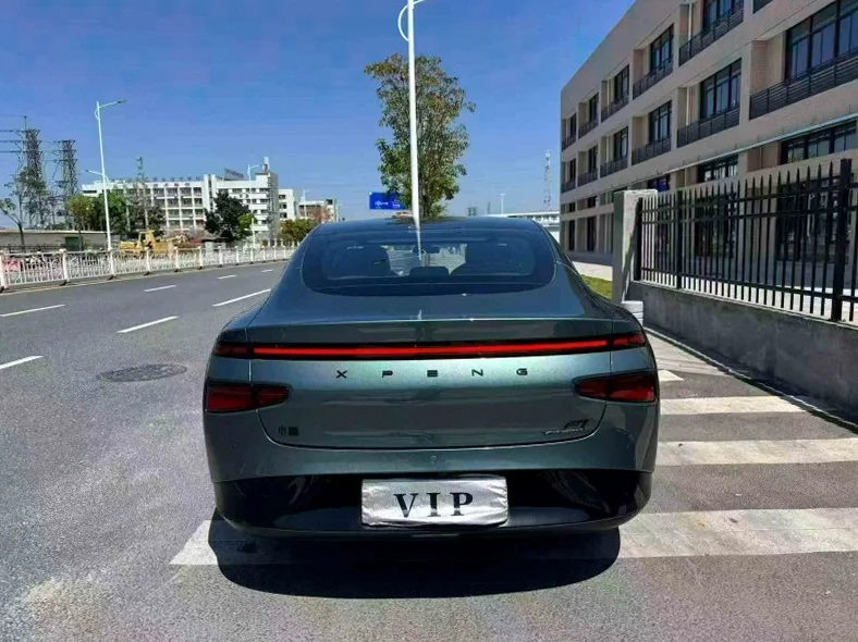 小鹏汽车p7 内饰前排