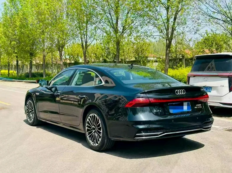 奥迪A7L 后面外观一