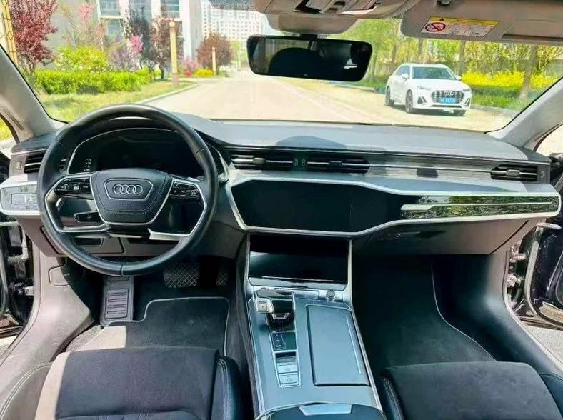 奥迪A7L 内饰后排